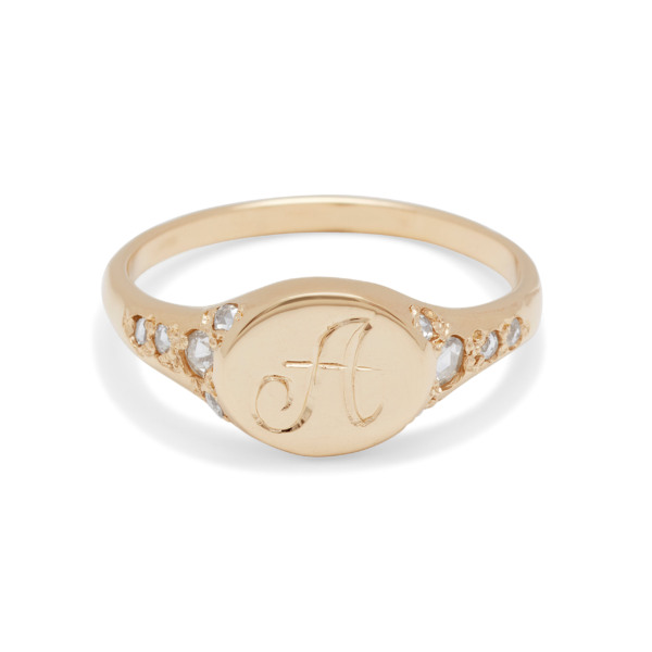 Diamond Classic Signet Ring 18k yellow gold