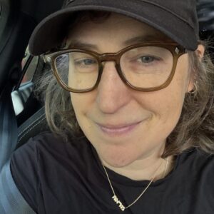 Mayim-Bialik Mayim Bialik wearing Elisa Solomon Jewelry diamond hebrew name necklace